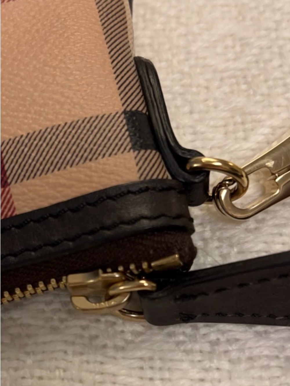 Vintage Check Leather Crossbody Bag in Beige and Black - Picture 6 of 11
